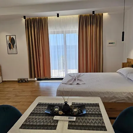 בקתה Sebi's With Sea View