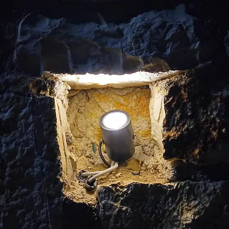 Sebi's With Sea View בקתה