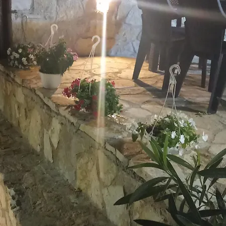 בקתה Sebi's With Sea View