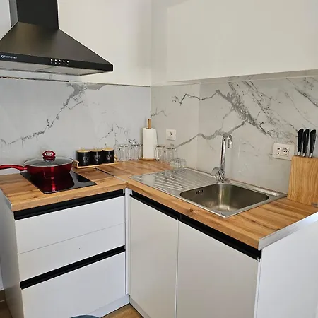 Sebi's With Sea View Chalet *