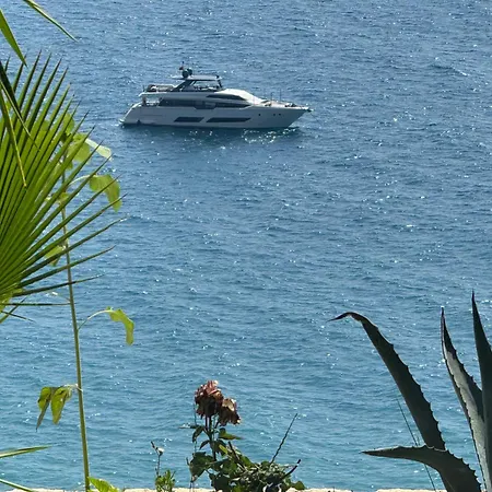 Sebi's With Sea View