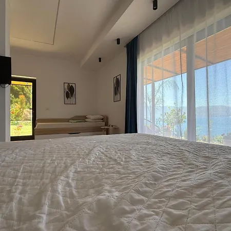 Dağ evi Sebi's With Sea View Avlonya