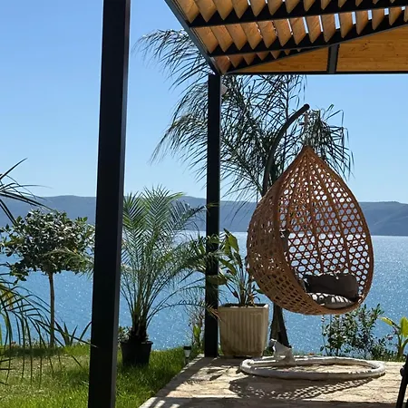 Chalet Sebi's With Sea View