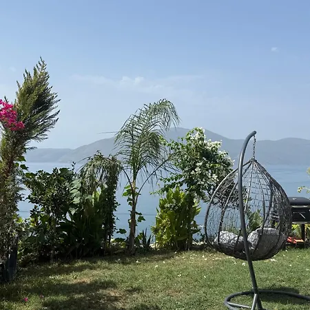 Sebi's With Sea View Chalet