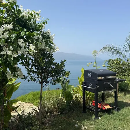 Sebi's With Sea View Chalet Vlorë